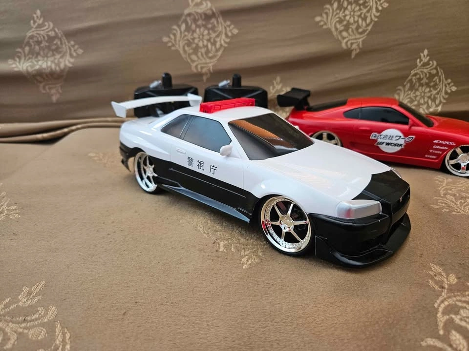 Jada RC Toyota Supra and Police Nissan Skyline - photo 3