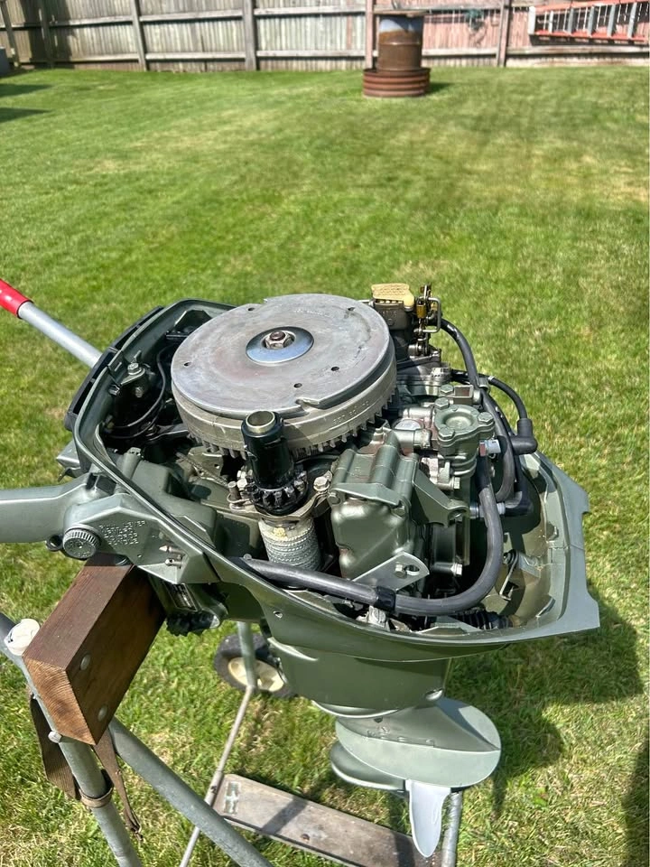 1967 Johnson 9.5 hp outboard boat motor - photo 3