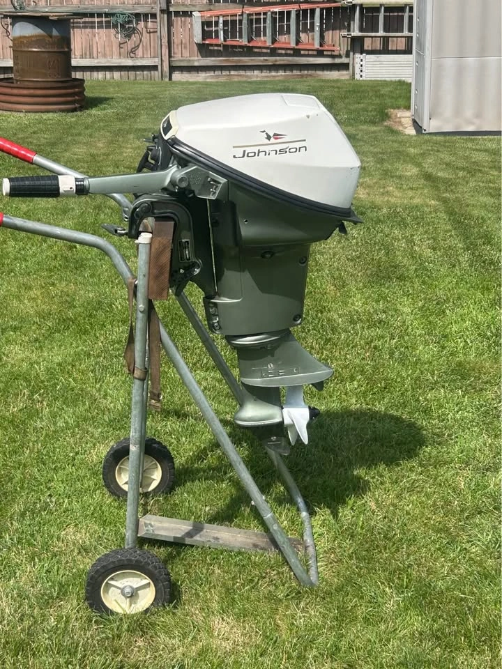 1967 Johnson 9.5 hp outboard boat motor