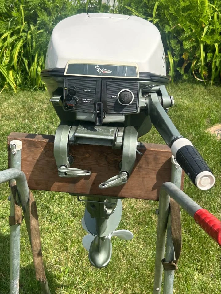 1967 Johnson 9.5 hp outboard boat motor - photo 4