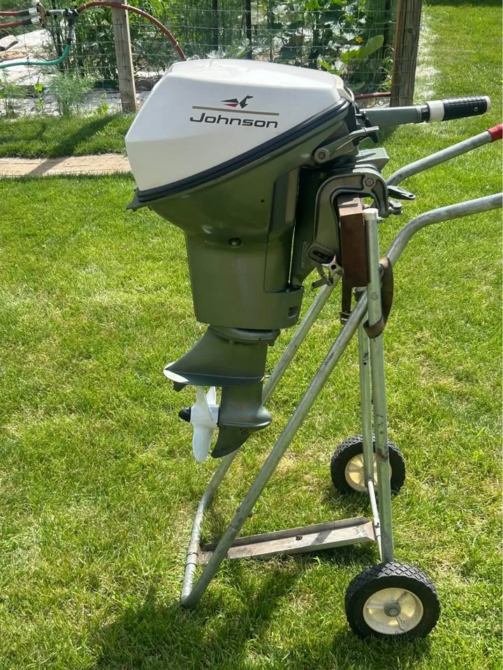 1967 Johnson 9.5 hp outboard boat motor - photo 5