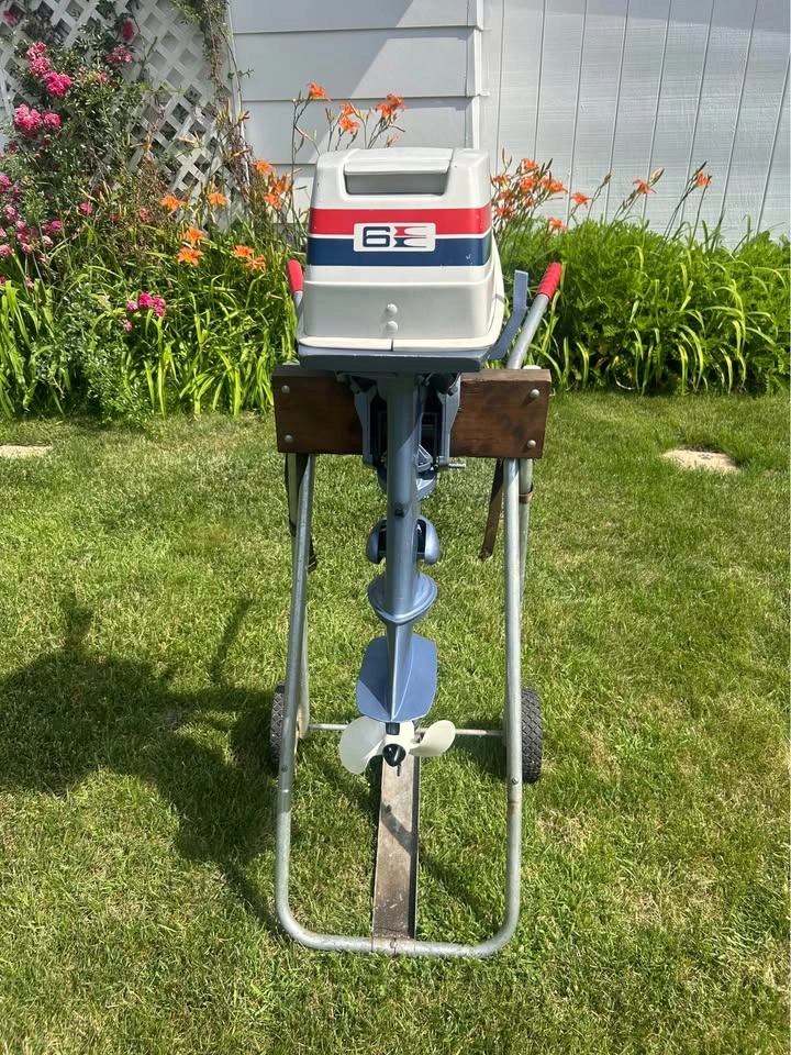 1972 Evinrude 6 hp outbound boat motor - photo 2