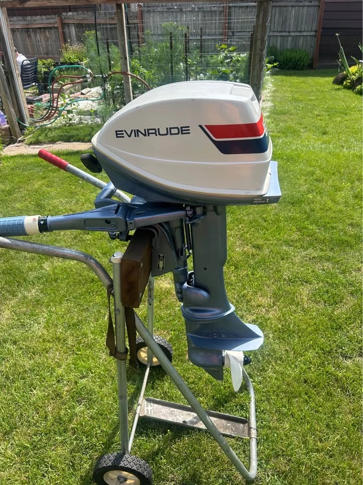 1972 Evinrude 6 hp outbound boat motor - photo 3