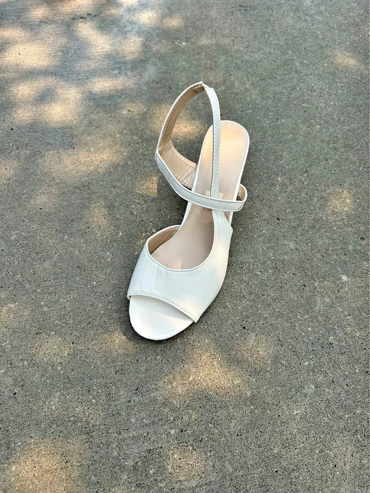 White-ivory shoes - UK39