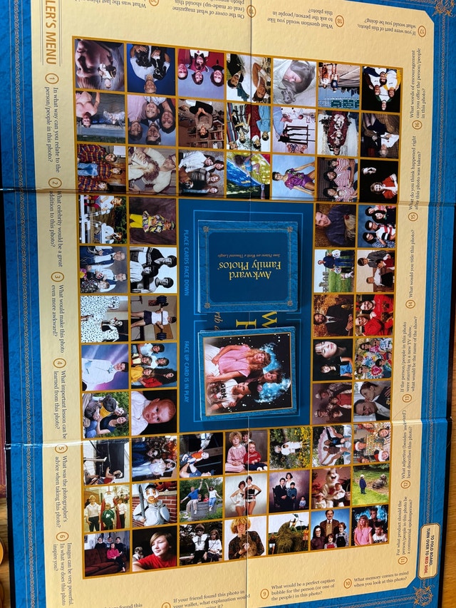 Awkward Family Photos Board Game - photo 3