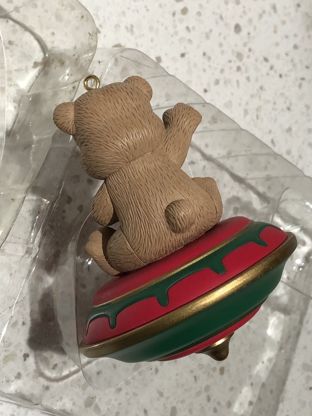 1993 NOMA Ornamotion Teddy Bear on Red Top (with motor) - photo 3