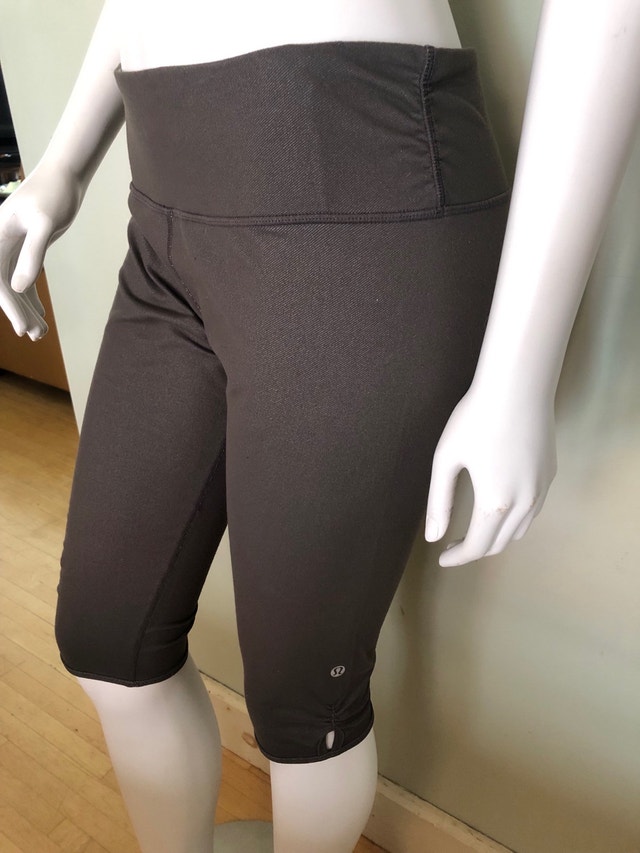 Size 10 Lululemon Dhanurasana Crop Leggings Grey Ruched Keyhole