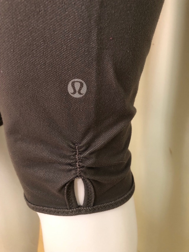 Size 10 Lululemon Dhanurasana Crop Leggings Grey Ruched Keyhole - photo 2