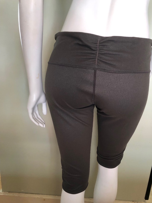 Size 10 Lululemon Dhanurasana Crop Leggings Grey Ruched Keyhole - photo 5