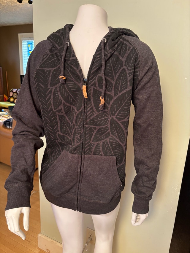 Medium Ten Tree Zip Cardigan with Leaf Print