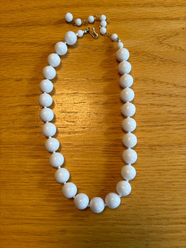 Vintage White Beaded Necklace