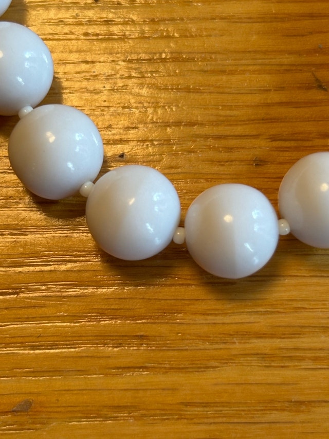 Vintage White Beaded Necklace - photo 4