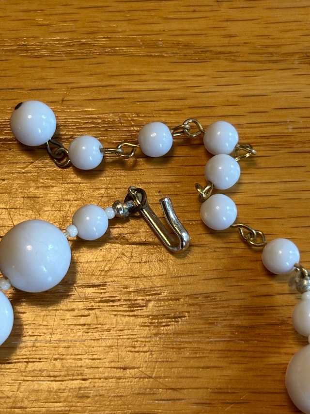 Vintage White Beaded Necklace - photo 5