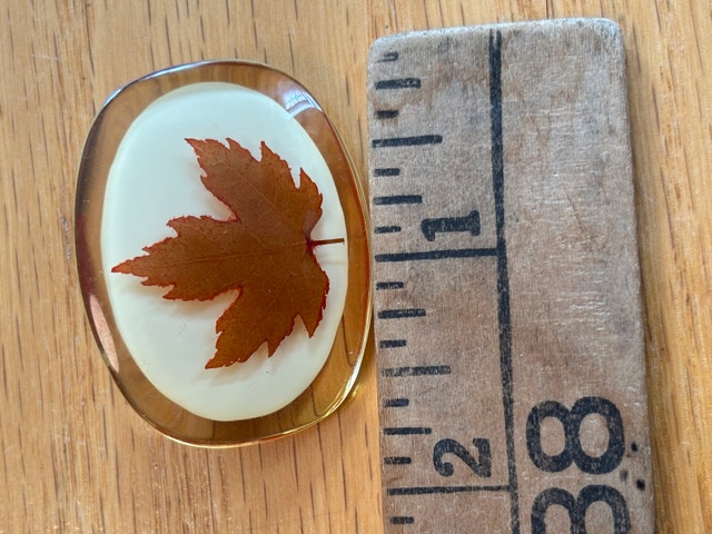Vintage Lucite Maple Leaf Brooch - photo 3