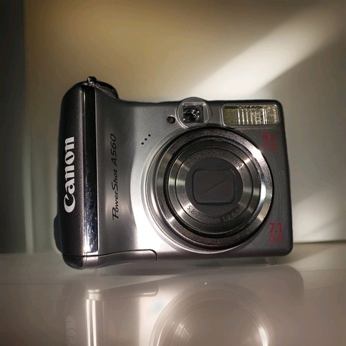 Canon PowerShot A560 7.1MP Digital Camera - Silver - TESTED & WO