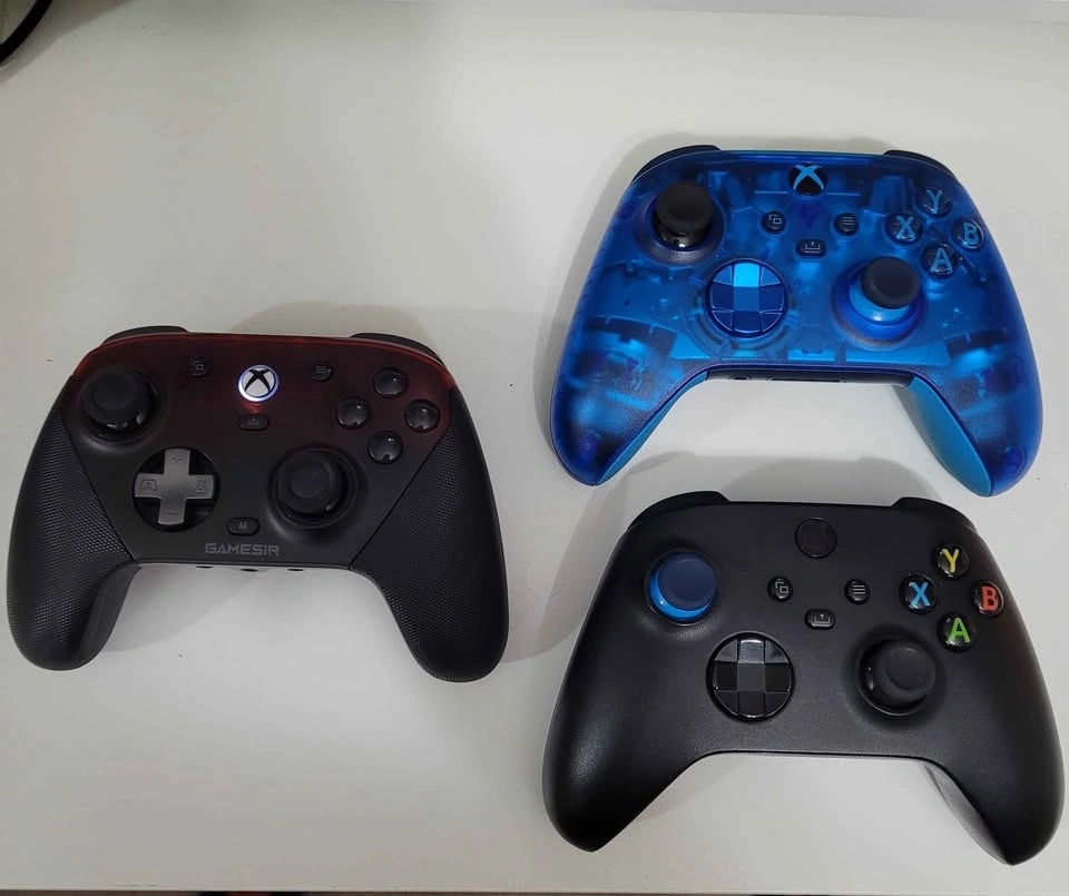 Xbox Series X 1TB Bundle with Headset and 3 Controllers - photo 3