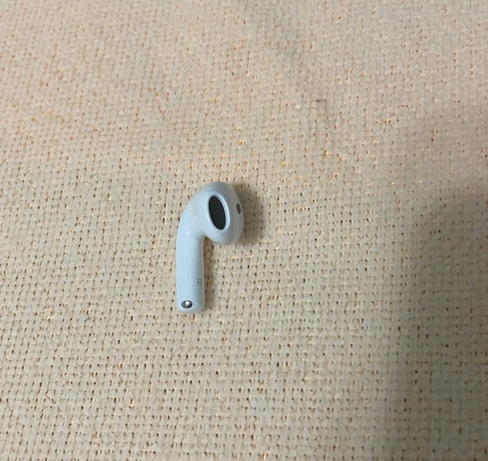 Replacement Right AirPod (3rd Generation) - photo 3