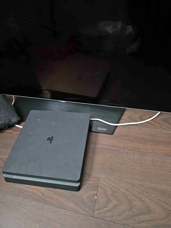 LG 55 INCH OLED TV AND PS4 1TB SLIM