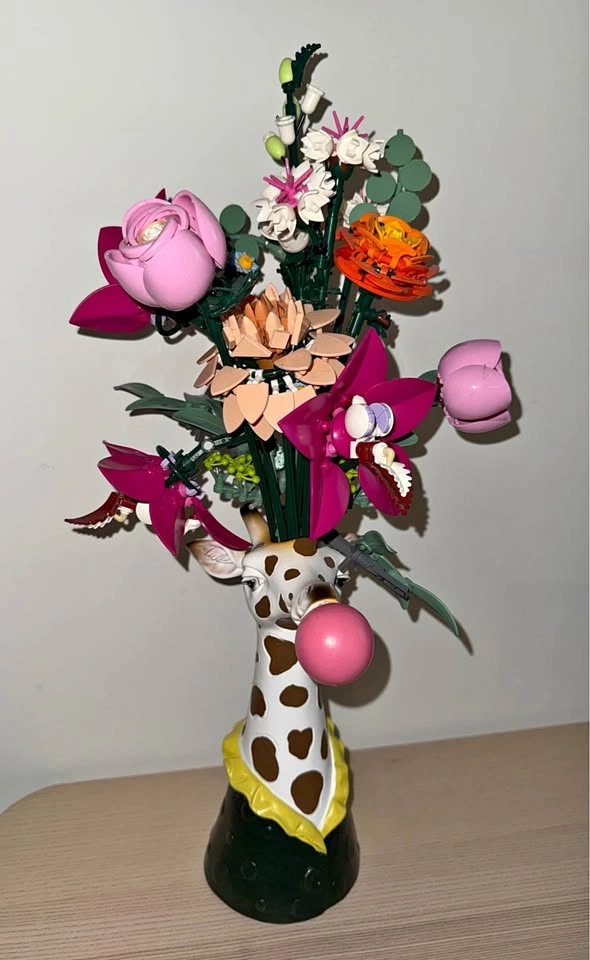 Decoration Bundle ~ LEGO Flower Bouquet with vase
