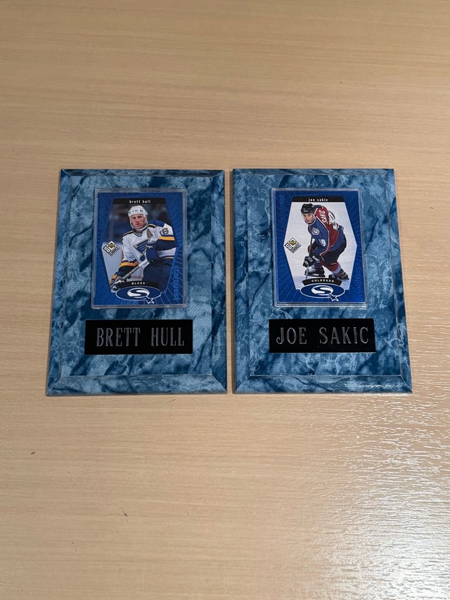 Upper Deck Brett Hull and Joe Sakic Plaque Set