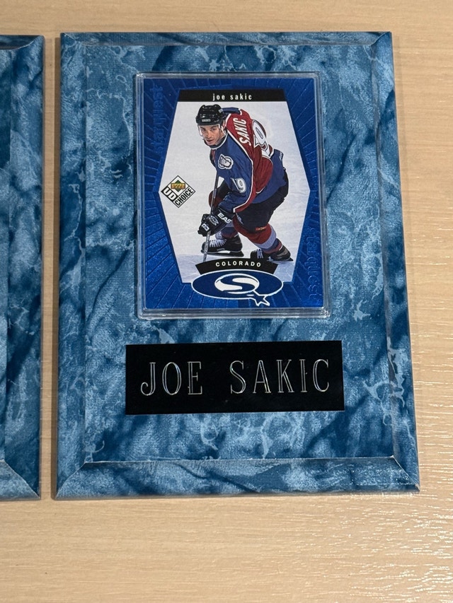 Upper Deck Brett Hull and Joe Sakic Plaque Set - photo 2
