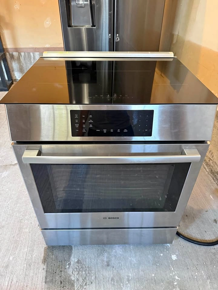 Bosch 800 Series 30" Slide-In Induction Range HII8056C