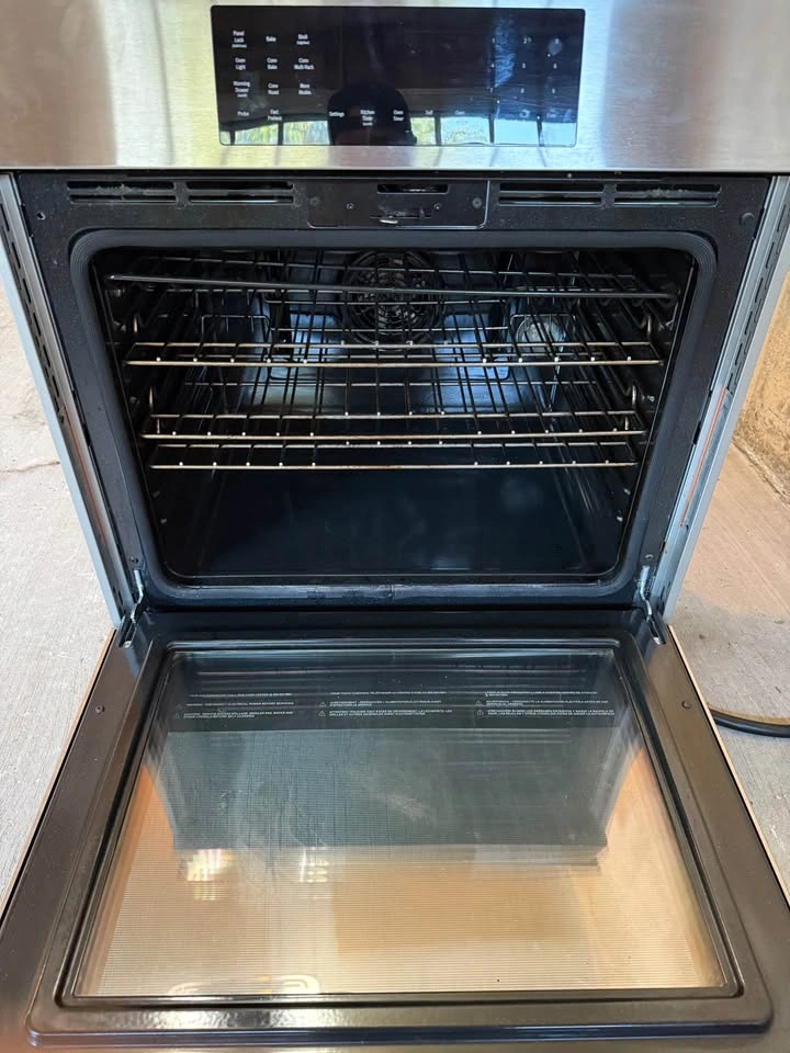 Bosch 800 Series 30" Slide-In Induction Range HII8056C - photo 3