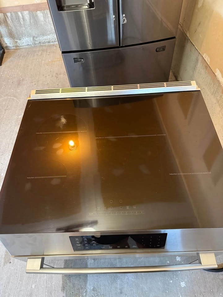 Bosch 800 Series 30" Slide-In Induction Range HII8056C - photo 4