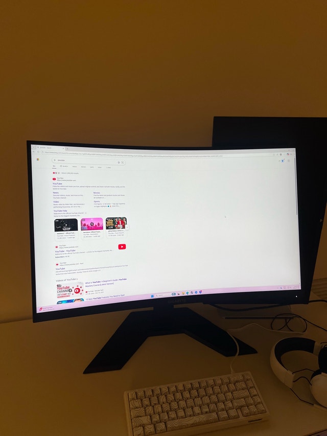 Gigabyte 32’’ 2K 165Hz Curved Gaming Monitor - photo 4