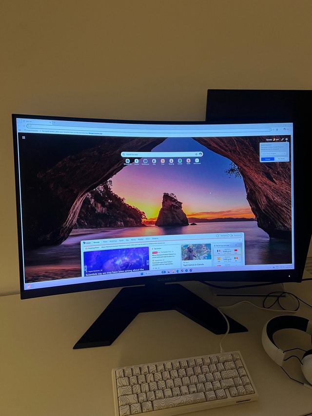 Gigabyte 32’’ 2K 165Hz Curved Gaming Monitor - photo 5