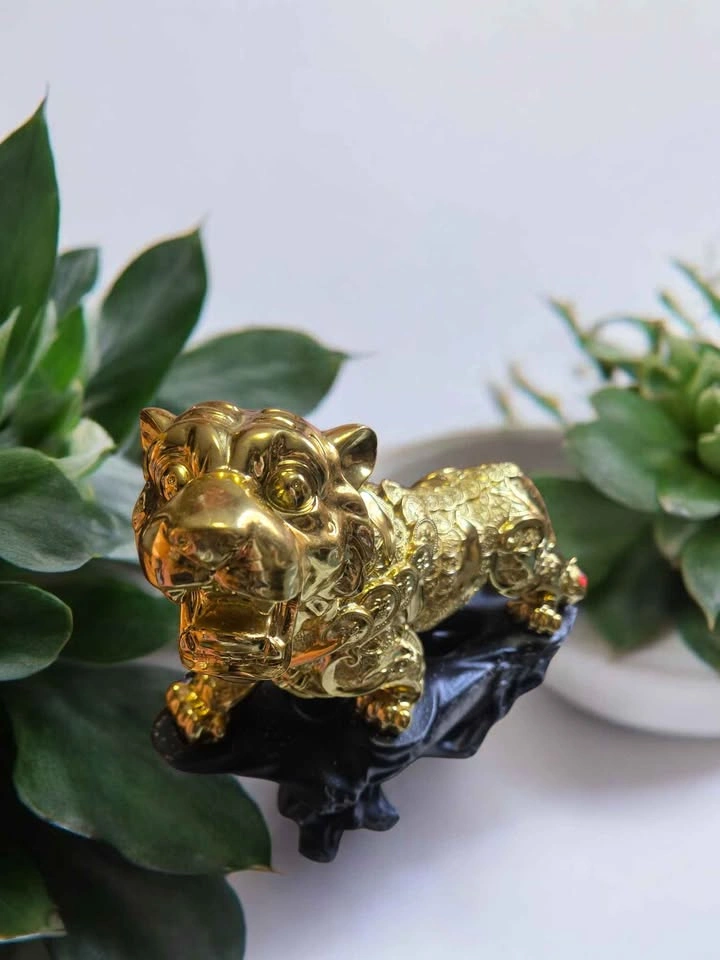 Golden Roaring Tiger Figurine Feng Shui Decor - photo 2