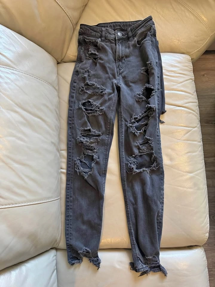American Eagle Distressed Jeans Size 00