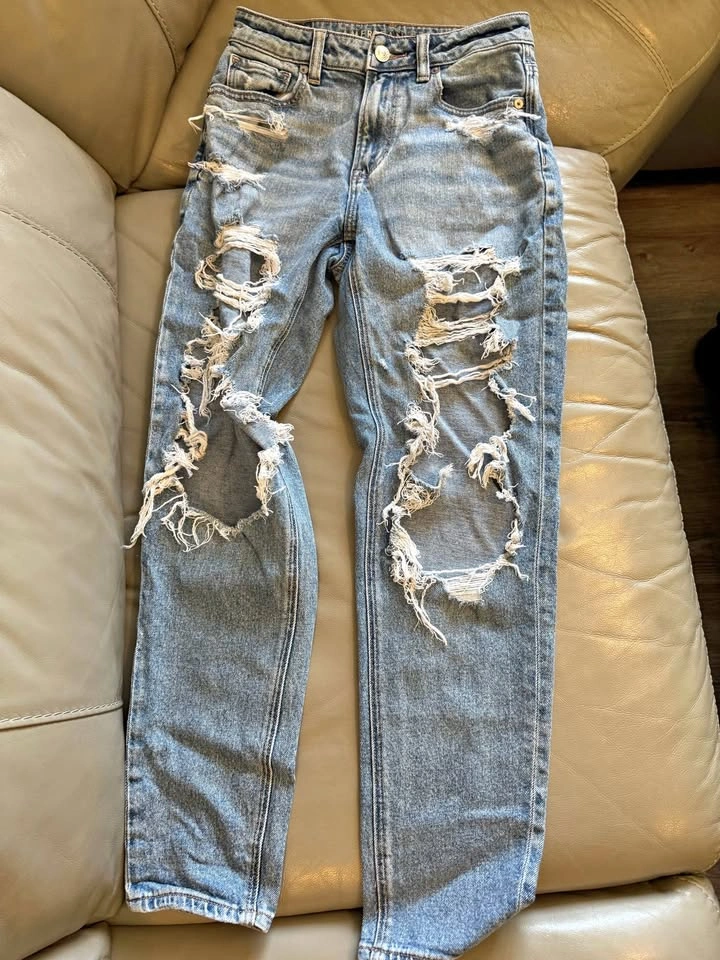 American Eagle Distressed Jeans