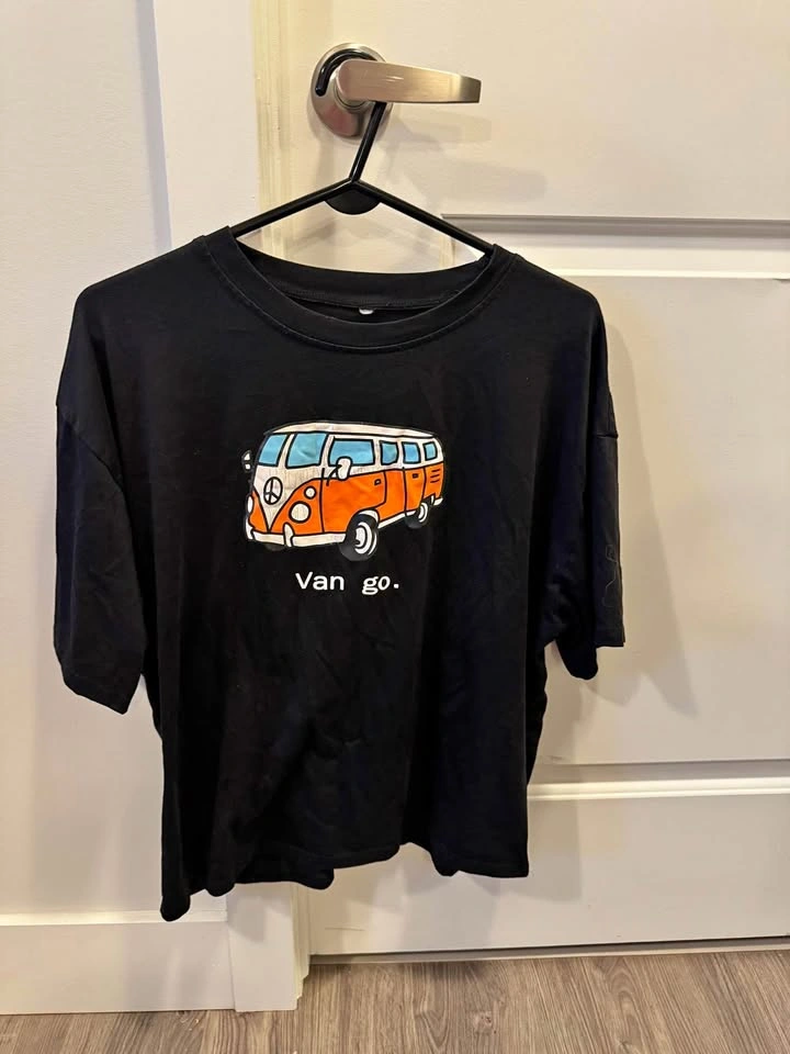 Black Van Go Graphic T-Shirt Medium-large