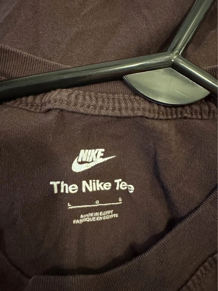 brown Nike T-shirt - photo 2