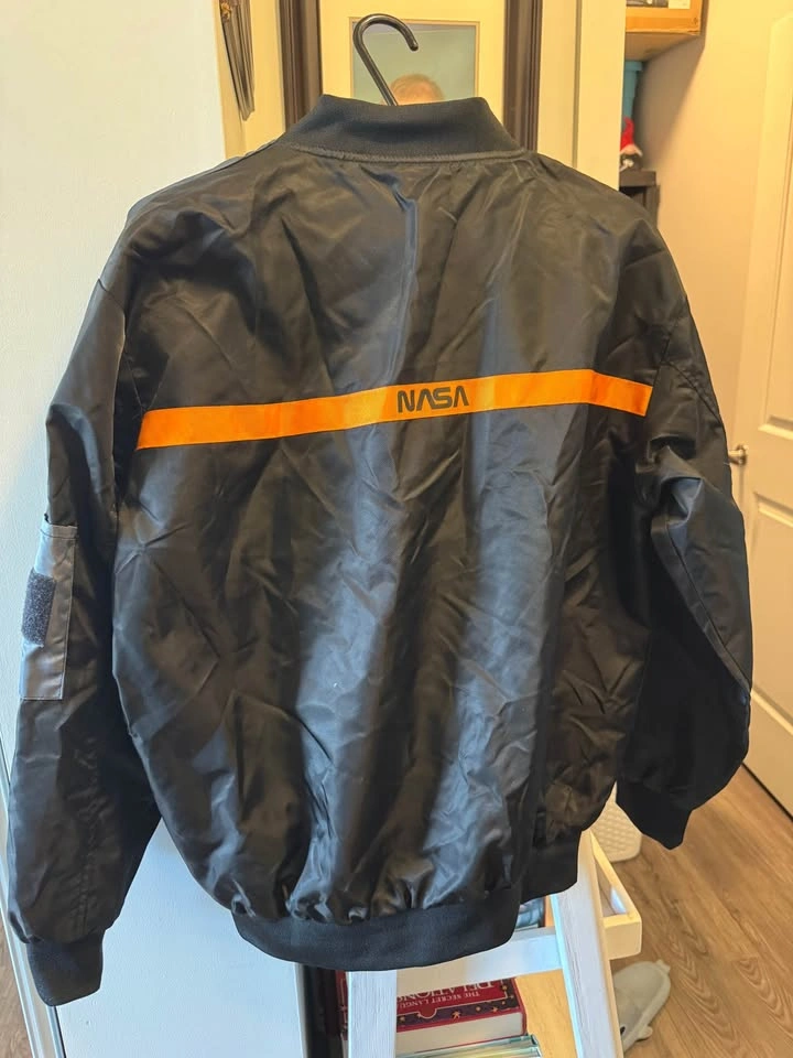 Nasa jacket size small worn once - photo 2