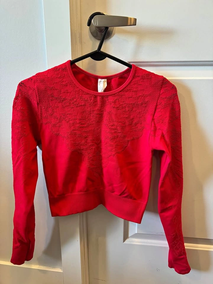 Womens Fabletics Red Flora Seamless Cropped Long-Sleeve Top