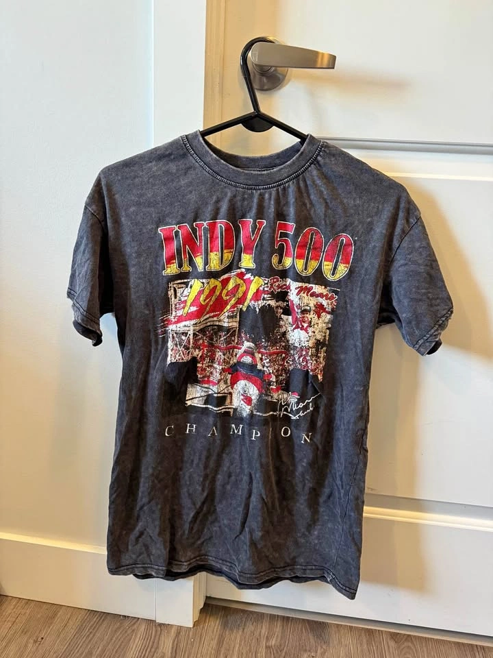 indy race car vintage style graphic tee medium