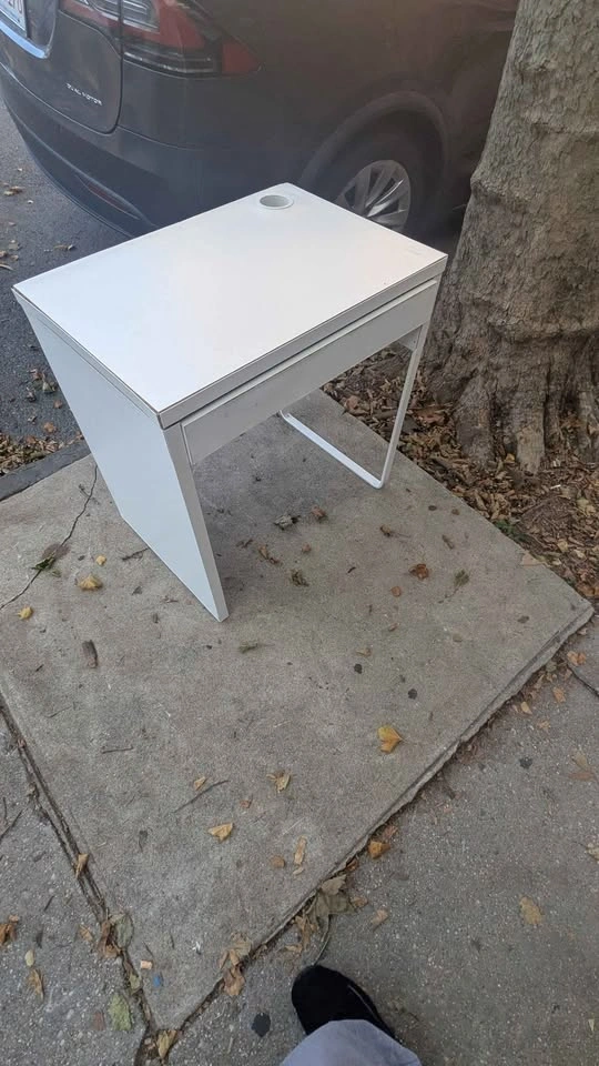 White dresser - photo 2