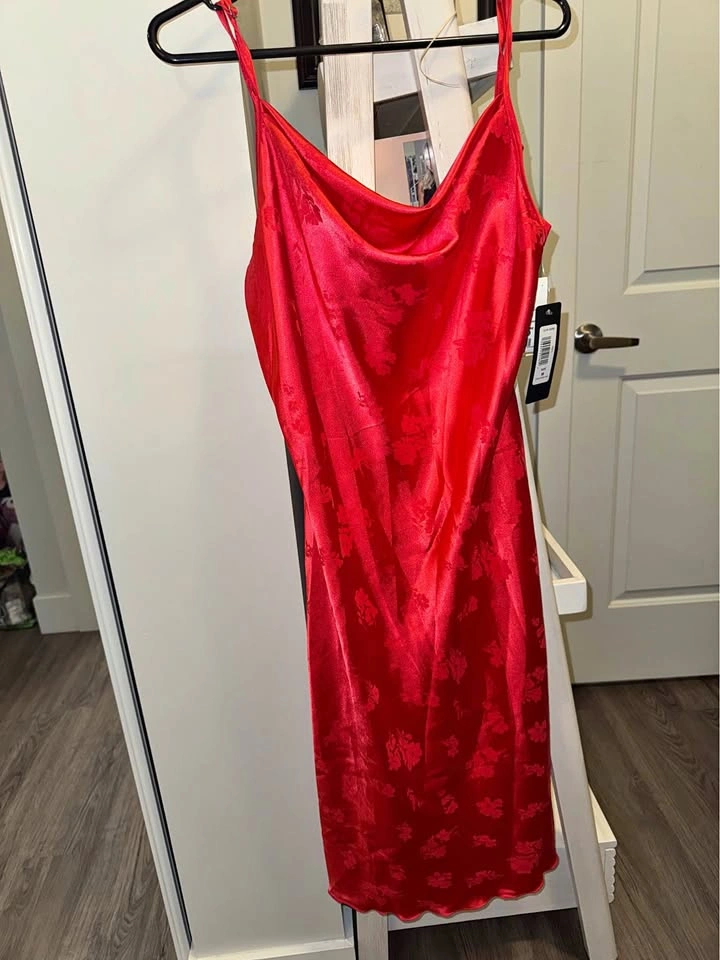 Bebe brand never worn red satin floral dress size medium