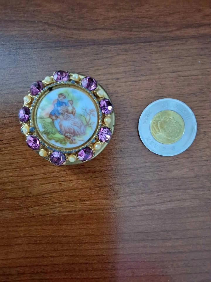 Vintage Jeweled Pill Box / Trinket Box – Romantic Courting Scene