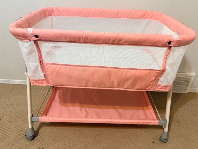 Baby Bassinet / Bedside Sleeper – Pink