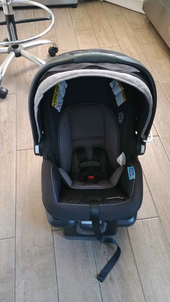 Graco Newborn Car Seat - photo 2