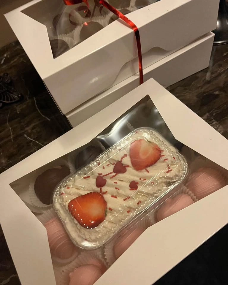 Chocolate Covered Treats: Strawberries, Pretzels, and Cakes - photo 3