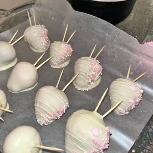 chocolate covered strawberries 🍓🤍