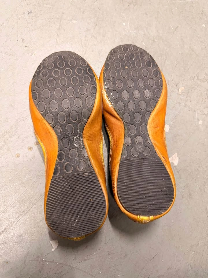 Embroidered Leather Jutti Khussa Shoes Size 6 - photo 3
