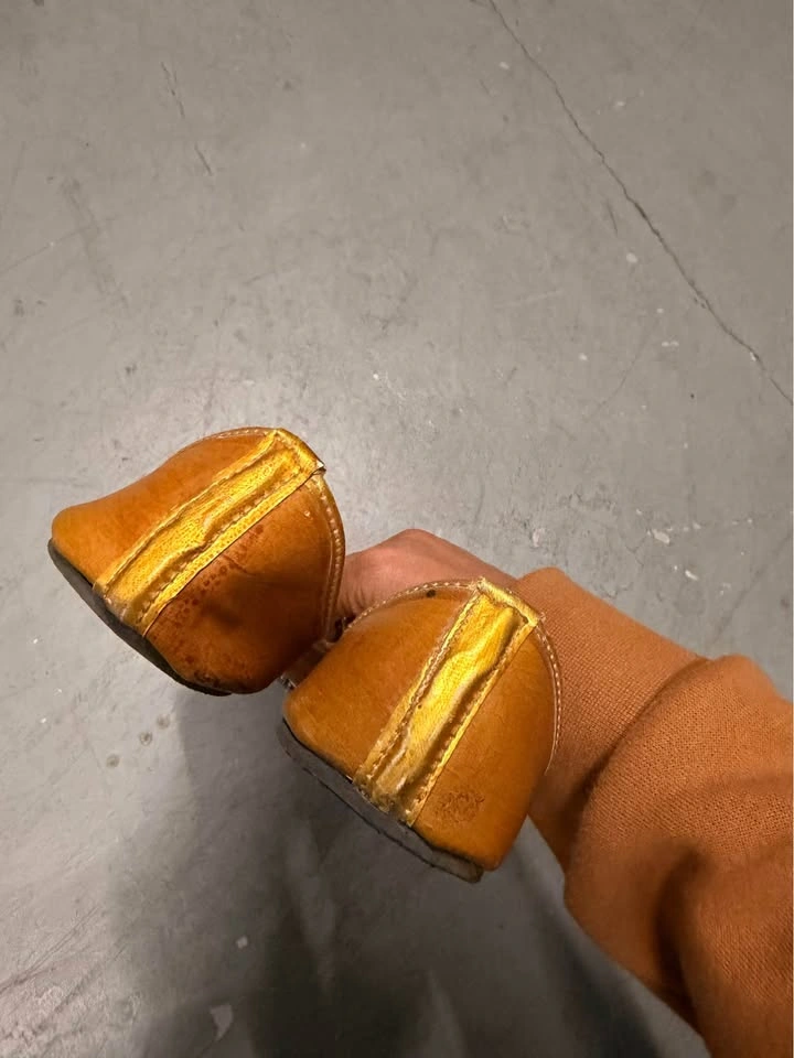 Embroidered Leather Jutti Khussa Shoes Size 6 - photo 4