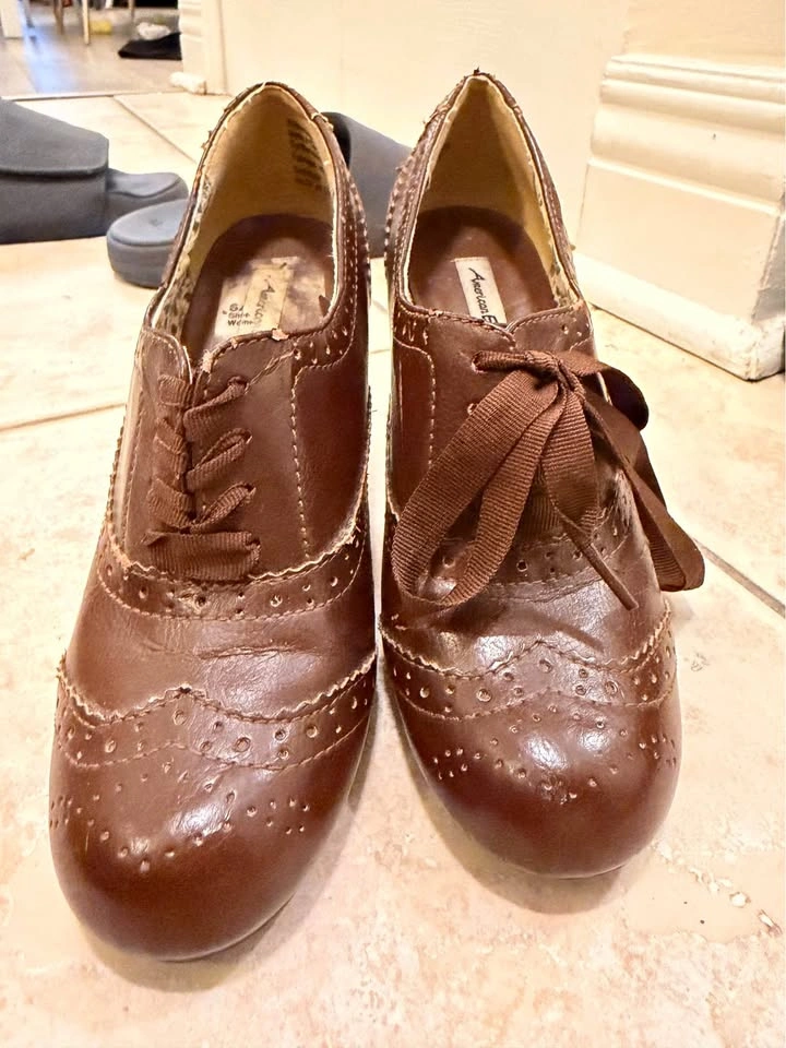 American Eagle Brown Heeled Oxford Shoes Size 5.5
