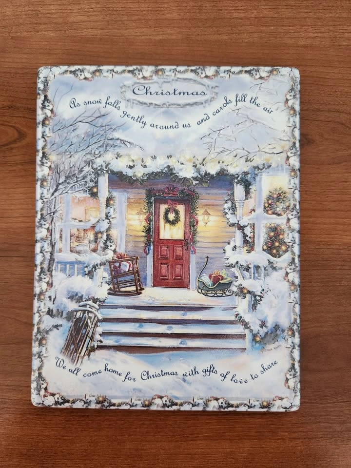 Times at Home Clock with Seasonal Collector Plates - photo 5