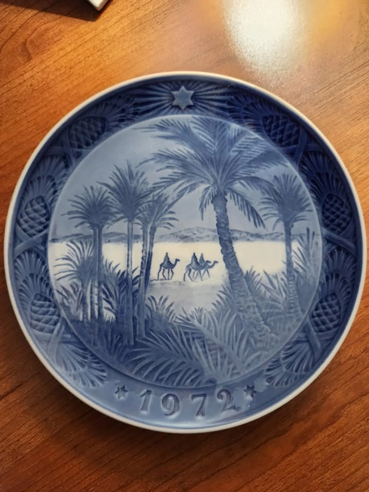 Royal Copenhagen & Bing & Grondahl 1972 Collector Plates - photo 3